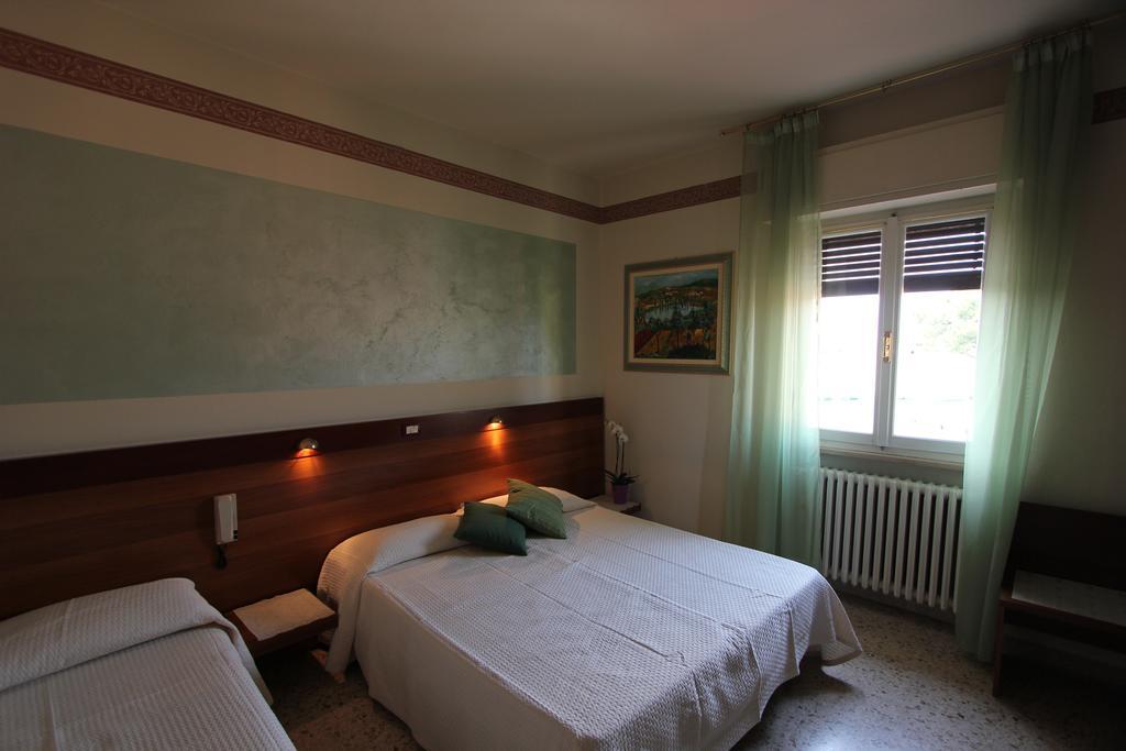 特拉托利亚菲亚拉瓦特酒店 佩斯基耶拉德加达 客房 照片